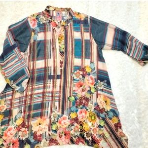 Johnny Was Rayon Blouse XS Lovely Floral Pattern Relax Fit